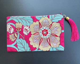 Exclusivo clutch de seda de la marca japonesa Obi Vintage. Original bolso asiático reciclado con borla.