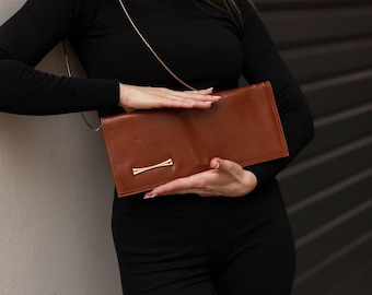 Brown leather purse with long chain strap 1970s vintage. Small clutch wallet. Vintage handbag for woman.