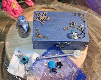 Caja Mágica de Medianoche - Azul Profundo: Amuletos de Hadas / Piedras, Poción, Varita y Collar