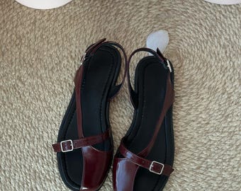Sandali con cinturino posteriore in pelle fatti a mano: ballerine estive minimaliste