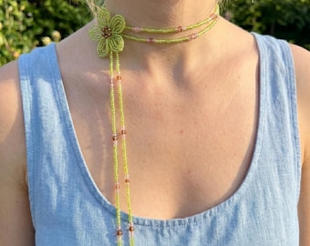 Handgemaakte wikkelketting met kralenbloem, choker met groene bloemen, Cottagecore-sieraden, boho-kralenketting, Moederdagcadeau