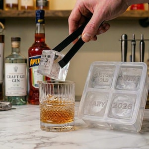 Stampo per cubetti di ghiaccio personalizzato con il tuo testo o logo - Vassoio per ghiaccio in silicone personalizzato per whisky e cocktail - Regalo unico per papà o bar di casa