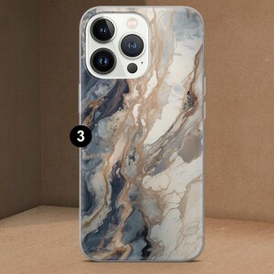 K&ouml;nnte beinhalten: Eine Smartphone-H&uuml;lle mit Marmordesign. Die H&uuml;lle hat ein Muster aus wei&szlig;en, grauen und braunen Wirbeln. Die Zahl "3" ist in einem schwarzen Kreis auf der Seite der H&uuml;lle aufgedruckt.