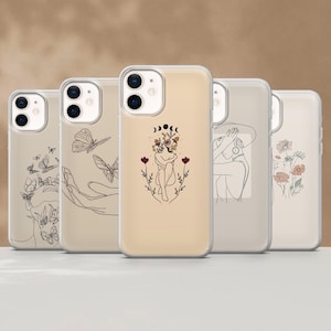 Può includere: Una collezione di cinque custodie trasparenti per telefono con vari disegni artistici. I disegni includono disegni a linea di farfalle, una persona che si abbraccia e motivi floreali. Le custodie hanno uno sfondo neutro color beige.