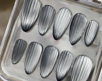 Silver Cat Eye Press On Nails | Ribbed Glass Texture, Reusable Gel Set