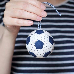 Patrón de costura para balón de fútbol de patchwork (tutorial en PDF)