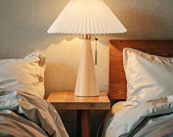 Lámpara de mesa minimalista Japandi con pantalla plisada: iluminación acogedora para el dormitorio