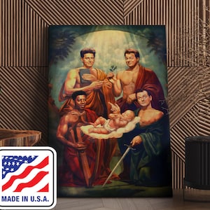 以下が含まれることがあります： 5人の男性と赤ちゃんのルネサンス様式の絵画が描かれた、額入りのキャンバスプリント。 男性は古典的なローブを着ており、一人は剣を持っています。 プリントには「MADE IN U.S.A.」のステッカーが付いています。