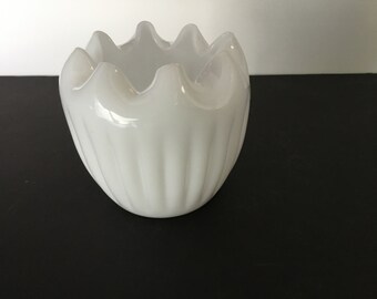 Vintage milk glass vase fluted edge ridged exterior