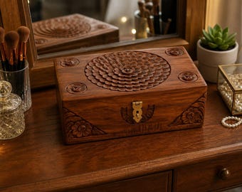Portagioie in legno di palissandro intagliato a mano