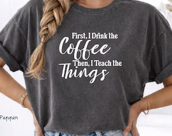 Camiseta divertida para profesores: primero tomo el café y luego enseño. Regalo de agradecimiento para profesores. Camiseta bonita para educadores.