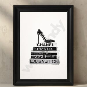 Luxe mode boekenstapel muurkunst | Designer print met hoge hak | Chanel Prada Louis Vuitton kunstneutraal modern interieur | Digitale download