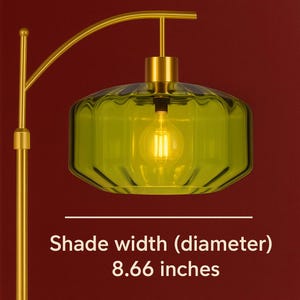 K&ouml;nnte beinhalten: Eine goldene Stehlampe aus Metall mit gebogenem Arm und einem transparenten, olivgr&uuml;nen Glasschirm. Der Schirm hat eine gerippte, abgerundete Form und enth&auml;lt eine sichtbare Gl&uuml;hbirne. Der Text gibt einen Schirmdurchmesser von 22 cm an.