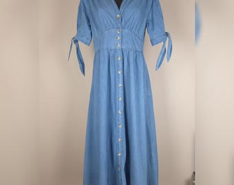 Lichtblauwe denim midi-jurk – Lente/zomerjurk met knoopsluiting aan de voorkant en strikmouwen | Maat L