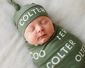 Neutral Babyfilt Personligt, Minimalistiskt Babyset med Knuten Mössa och Pannband