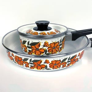 Batterie de cuisine vintage en émail floral des années 1970