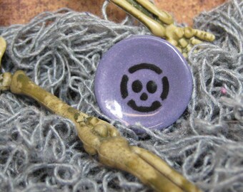 20mm skull dollhouse miniature plate Halloween accent dish for witch or pirate purple & black 1:12 for half scale