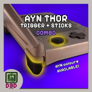 Könnte beinhalten: Eine tragbare Spielkonsole mit schwarzen Analogsticks und Trigger-Tasten, mit dem Text AYN THOR TRIGGER + STICKS COMBO und AYN colours AVAILABLE. Das Gerät hat ein helles Gehäuse und das D3D Prints Logo in der Ecke.