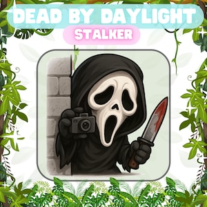 Puede incluir: Ilustración del personaje Stalker de Dead by Daylight. El personaje lleva una túnica con capucha negra y una máscara blanca con grandes aberturas para los ojos y la boca. Sostiene una cámara y un cuchillo ensangrentado.