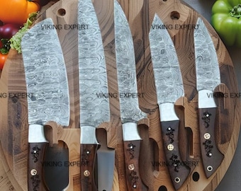 Handgefertigtes Damast-Stahl-Kochset: Handwerkliche Küchenhelfer