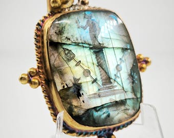 Roman İntaglio Labradorite Pendant Antique Gold Necklace
