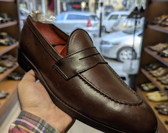 Klassieke kalfsleren penny-loafers heren - handgemaakte bruine leren geklede schoenen