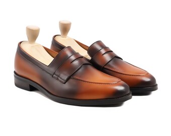 Handgemaakte tweekleurige penny-loafers voor heren: lichtbruine en bruine kalfsleren instappers