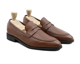 Handgemaakte bruine penny loafers van generfd leer voor heren