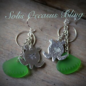 Boucles d’oreilles de tortue de mer en métal estampé et texturé à la main