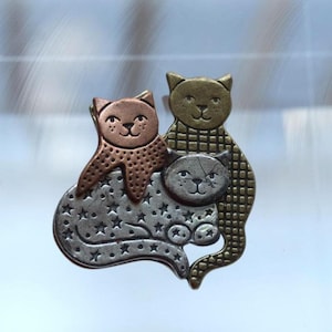 Vintage Mixed Metal Tones Cat Brooch - Trio of Kitties in 3D Layers - Signed TC