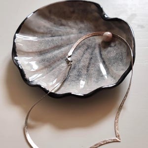 Vintage Torben Keramik snäckskål | Dansk keramikskål med smycken från mitten av århundradet | Lavender Studio Pottery, Danmark