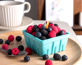 Mixed Berries Fruit Basket Candle, Realistic Blueberry Blackberry Raspberry Candle, Handmade Scented Novelty Food Shape Fruit Candle FunGift
