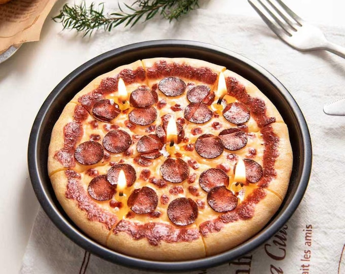 Realistic Pepperoni Pizza Candle: Novelty Handmade Soy Wax Scented Food Candle Gift Home Décor