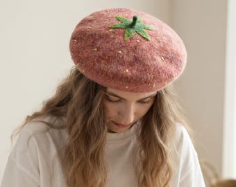 Aardbeienbaret, fruitmuts, wollen vilten pet, handgemaakt, cottagecore, herfst/winter cadeau voor haar, vriendin, boerenmarkt fotoprop, kawaii, one size