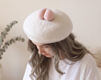 Schattige baret met perzikvormig achterwerkje, gemaakt van crèmekleurige Australische wol, handgemaakte vilten Franse wintermuts, grappig en origineel verjaardagscadeau voor vrouwen