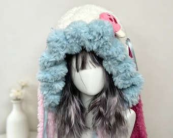 Kawaii Fluffy Bunny Ear-bivakmuts, tweekleurige pastelroze blauwe capuchon van imitatiebont, gehaakte Lolita Fairycore-muts, handgemaakte pluche konijnenmuts