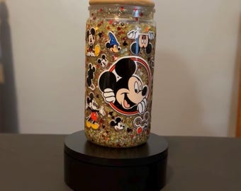 Sneeuwbolbeker met melk en koekjes