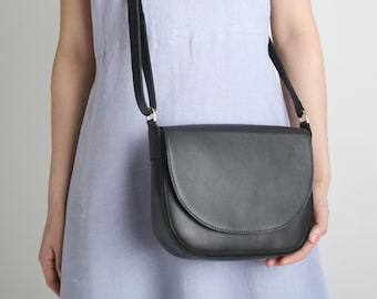 Crossbody Saddle Bag Black Leather, sac à bandoulière minimaliste