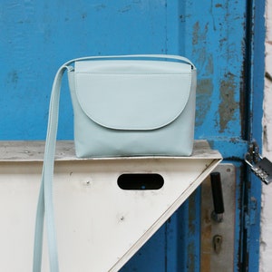 Minimalistische Schultertasche Leder Mint, Kleine Tasche, Handtasche, 10 Farben erhältlich