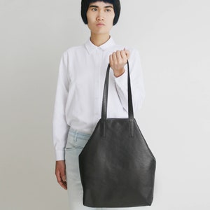 Classic Leather Tote Black, leather shopper, shoulder bag, minimalistic black tote image 1