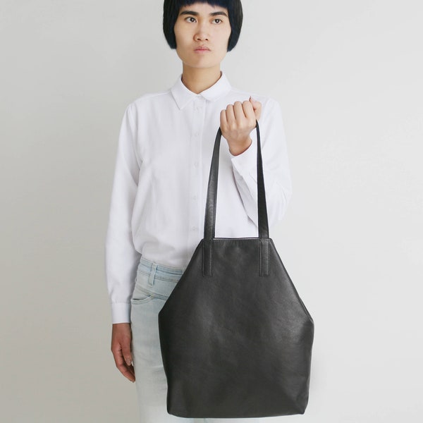 Classic Leather Tote Black, leather shopper, shoulder bag, minimalistic black tote