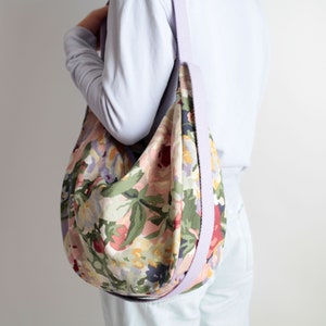 Schultertasche POUCH Upcycling Blumenprint