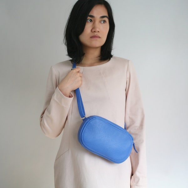 Crossbody Zip Bag OVAL Cornflower Blue, 4 colors available, Small Leather Purse, Shoulder Bag, Small Cross Body Bag, Crossbody Purse