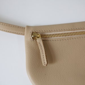 Gürteltasche echt Leder Cappuccino, kleine Hüfttasche mit Gürtel