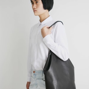 Classic Leather Tote Black, leather shopper, shoulder bag, minimalistic black tote image 5