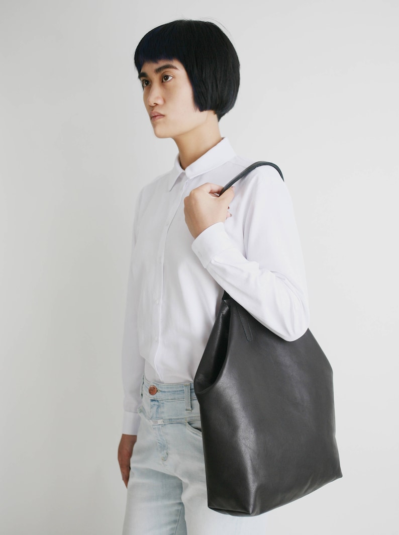 Classic Leather Tote Black, leather shopper, shoulder bag, minimalistic black tote image 5