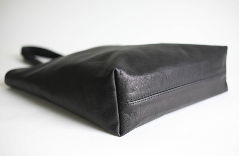 Classic Leather Tote Black, leather shopper, shoulder bag, minimalistic black tote image 3