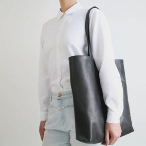 Classic Leather Tote Black, leather shopper, shoulder bag, minimalistic black tote image 4
