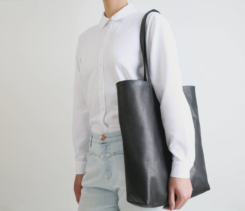 Classic Leather Tote Black, leather shopper, shoulder bag, minimalistic black tote image 4