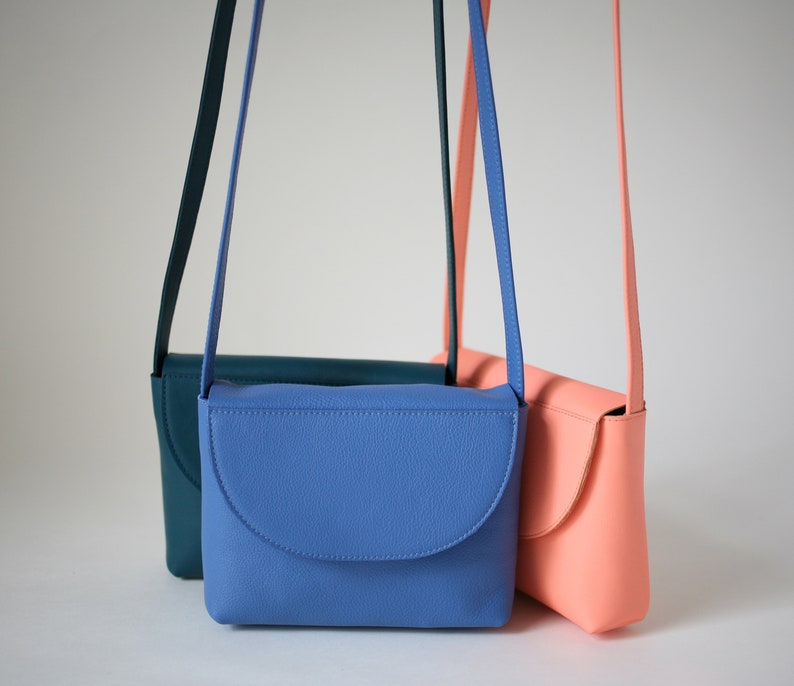 Minimalistische Schultertasche echt Leder Kornblumenblau, kleine Tasche, Handtasche, 11 Farben erhältlich Cornflower Blue